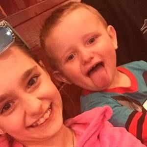 Meet your Posher, Adrianah